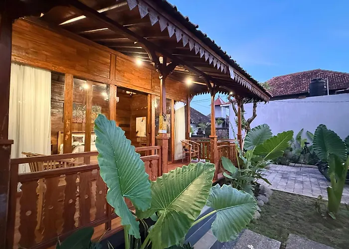 Laksmi Viridis With Bathtub And Sharing Pool Habitación en casa particular
