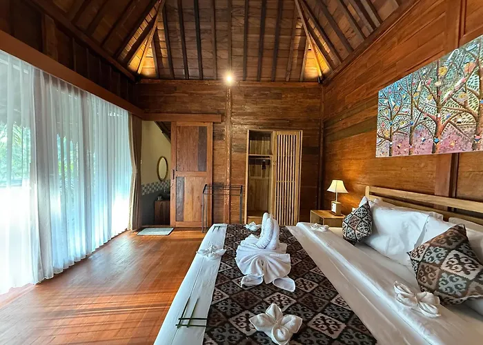Laksmi Viridis With Bathtub And Sharing Pool Habitación en casa particular Blahbatu