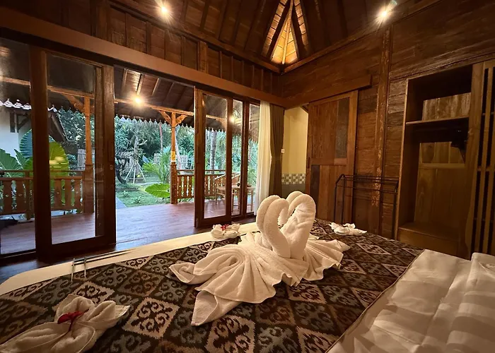 Laksmi Viridis With Bathtub And Sharing Pool *