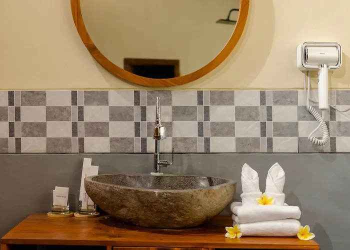 Laksmi Viridis With Bathtub And Sharing Pool Habitación en casa particular *