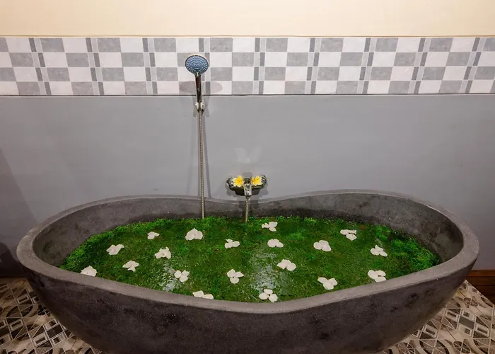 Laksmi Viridis With Bathtub And Sharing Pool Habitación en casa particular Blahbatu