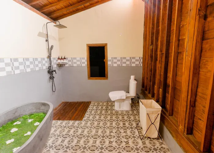Laksmi Viridis With Bathtub And Sharing Pool * Blahbatu