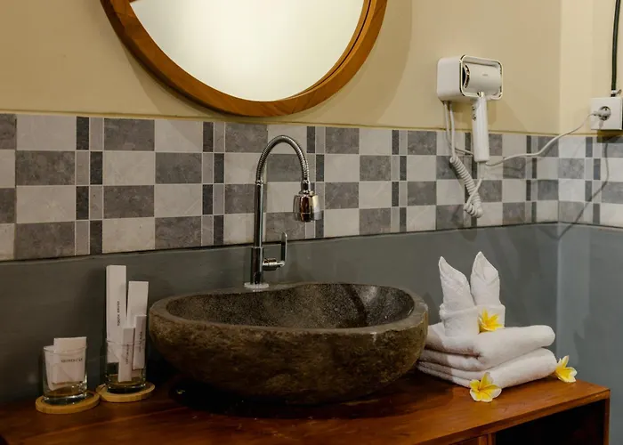 Habitación en casa particular Laksmi Viridis With Bathtub And Sharing Pool Blahbatu